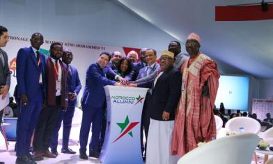 Lancement officiel de la plateforme digitale Morocco Alumni, avec un groupe de personnalités africaines unies autour du podium